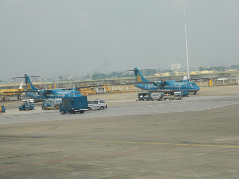 “Đang lãng phí, sao lại vay tiền làm sân bay mới”