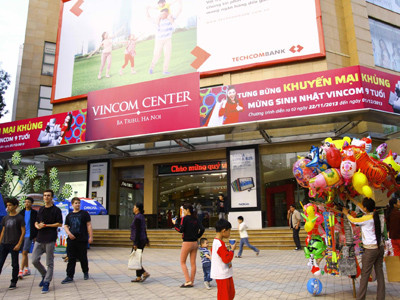 Tưng bừng khuyến mại mừng sinh nhật Vincom Center Bà Triệu