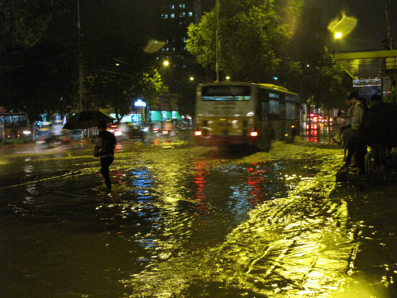 Cảnh báo mưa dông khu vực Hà Nội