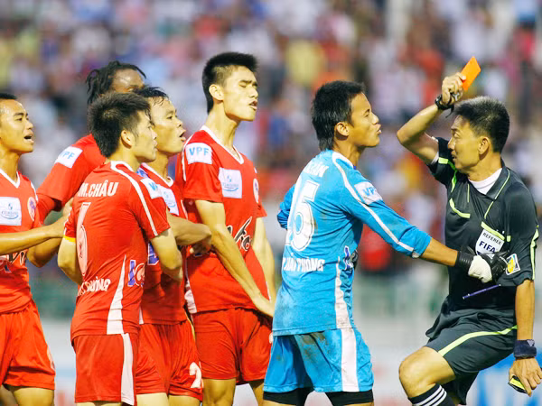 Hải Phòng kỷ luật nặng thủ môn Đậu Ngọc Tân