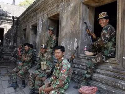 Binh lính Campuchia (Ảnh: Reuters)