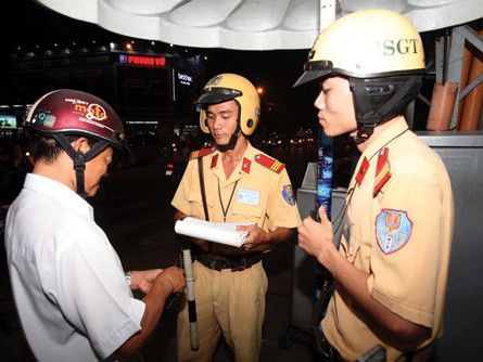 Nhiều CSGT chưa có 'thẻ xanh' do đâu?