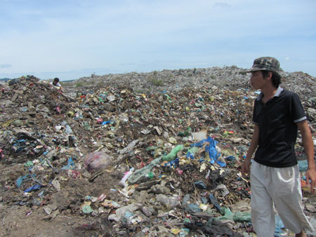 Phát hiện xác thai nhi trong bãi rác