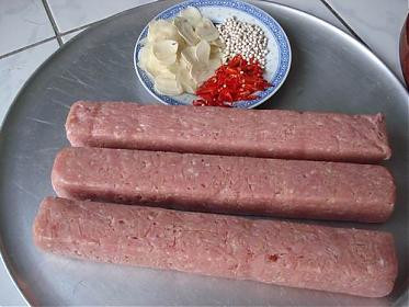 Mắc giun xoắn vì ăn nem chua