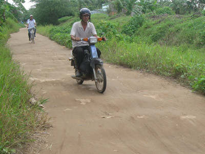 Đào đường bê tông, bỏ đó