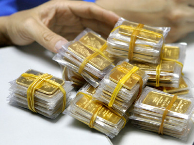 Dịch vụ gửi vàng của các NHTM dễ bị biến tướng thành huy động vàng, nếu không được kiếm soát chặt. Ảnh: Hồng Vĩnh