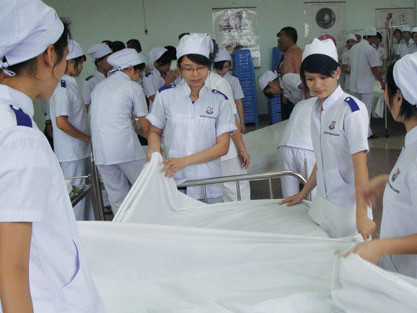 Khối ngành sức khỏe: Tăng chỉ tiêu... tăng thất nghiệp!