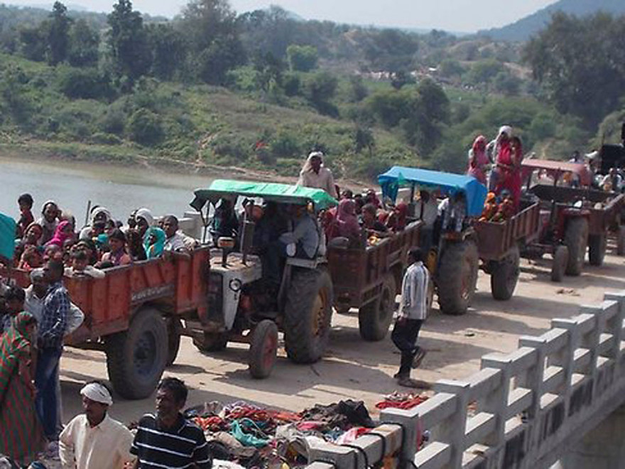 Hỗn loạn ở Ấn Độ, 90 người chết