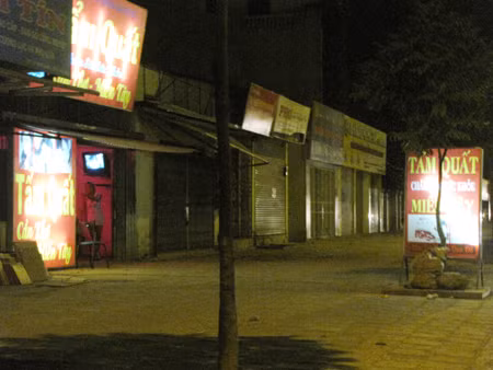 Vào 'động' cà phê, tẩm quất