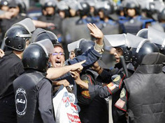 Ai Cập: Cựu thủ tướng trở lại, phản đối không dừng