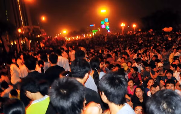'Chuyền bóng' trách nhiệm để tắc đường đêm Đại lễ?