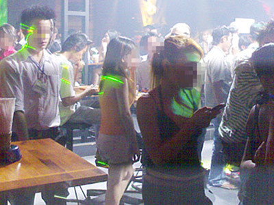 Khi sàn nhảy thành sàn đấu - P1