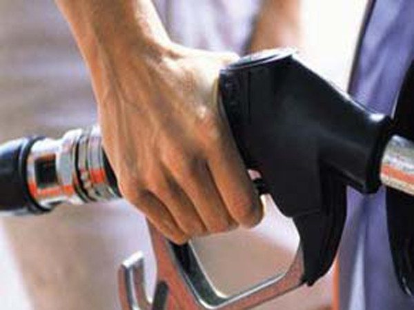 Đóng cửa 11 cây xăng gian lận