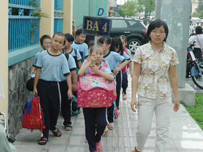 Để trong sạch, nhà giáo cần sống được bằng lương