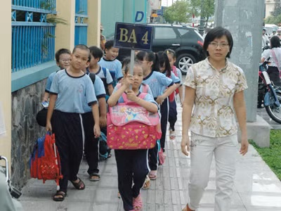 Để trong sạch, nhà giáo cần sống được bằng lương