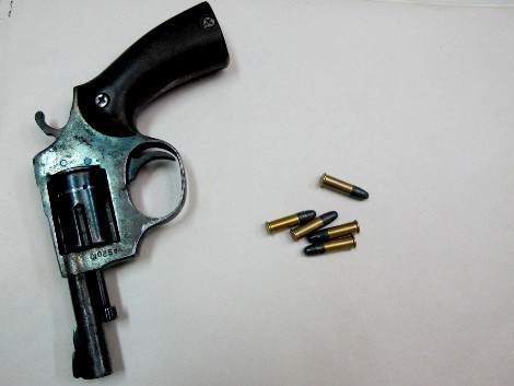 Truy sát bằng súng, hai người trọng thương