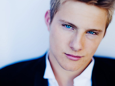 Sao teen bị 'tóm' vì tới quán bar dành cho người lớn