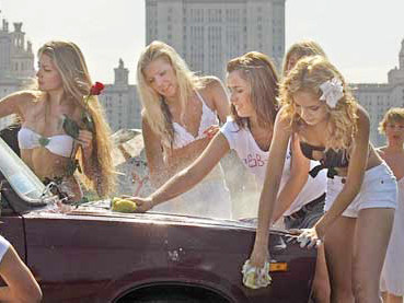 Rửa xe vì yêu Putin