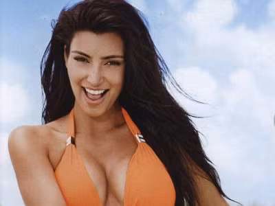 Kim Kardashian phô diễn thân hình nóng bỏng