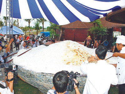 Tô mỳ Quảng kỷ lục châu Á: Đủ cho 600 người ăn