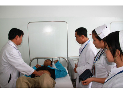 Người nghèo được chữa bệnh ung thư miễn phí