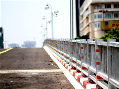 Cầu vượt thép đầu tiên trước giờ thông xe