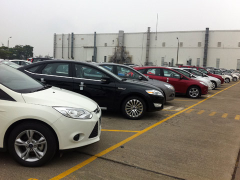 Đề xuất giảm phí trước bạ ôtô xuống 12%