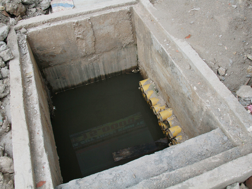 Miệng cống, hố ga rình rập người đi đường