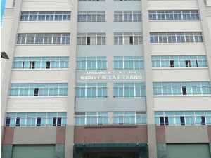 Buộc sinh viên đóng học phí cả năm