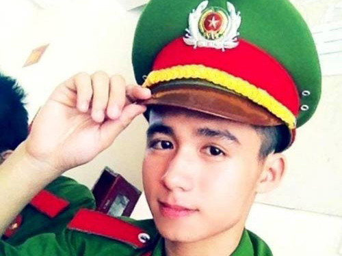 'Cute' như những chàng trai khoác áo công an