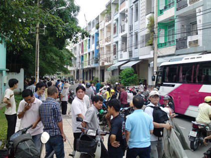 Bắn chết người, cố thủ trong nhà chống trả công an