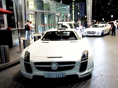 Clip Mercedes SLS AMG đặc biệt tại 'dạ tiệc' xe màu trắng