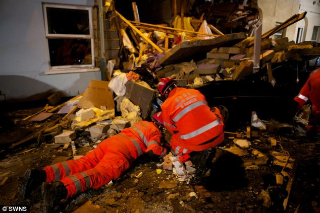 Thoát chết trong gang tấc nhờ chiếc tủ quần áo