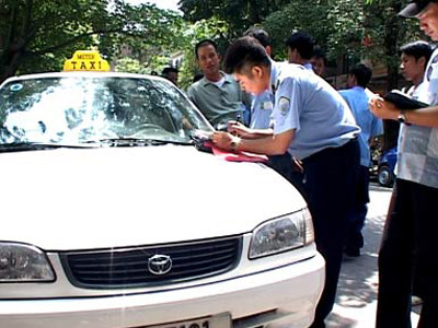 Chủ tịch Hiệp hội vận tải cũng 'ăn đòn' taxi 'dù'