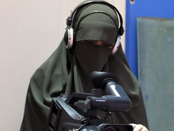 Kênh truyền hình toàn nữ nhân viên bịt mặt