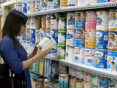 Tại sao giá sữa không ngừng tăng?