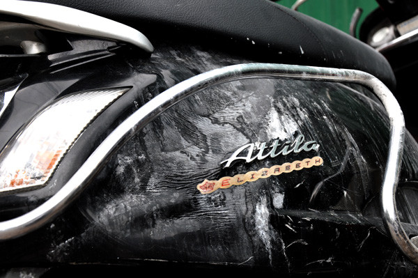 Chiếc xe bị Attila sau khi cháy