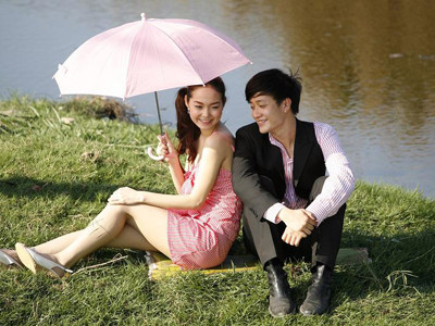 Lương Mạnh Hải và Minh Hằng 'Vừa đi vừa khóc'