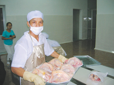 Chỉ có thể quảng cáo là thịt, sữa an toàn chứ không có thực phẩm sạch hoàn toàn Ảnh: H.N