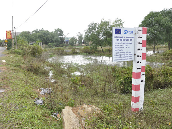 Cột báo lũ ở xã Gio Hải