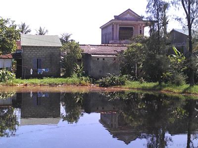 Bỏ nhà đi ở thuê vì nhà máy gây ô nhiễm