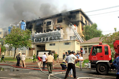 Biển lửa tại khu chế xuất Linh Trung