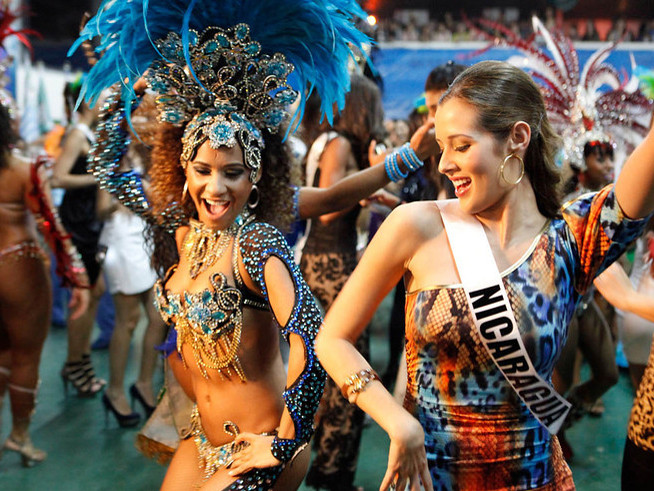 Thí sinh Hoa hậu Hoàn vũ thăm trường dạy nhảy Samba