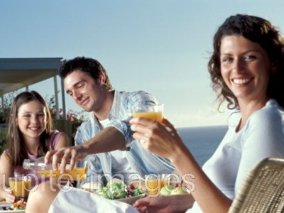 Cẩn trọng ăn uống khi đi du lịch