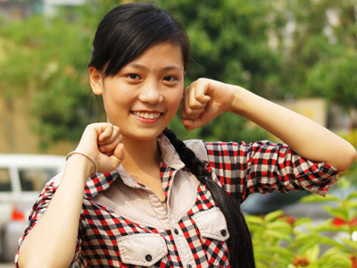 Nguyễn Cẩm Tú - Hoa khôi Sinh viên thanh lịch tài năng Học viện Kỹ thuật Quân sự 2012 Ảnh: Nguyễn Minh