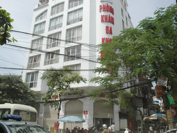 Chiều qua, Công an phường được điều động ngăn người không có trách nhiệm vào phòng khám Maria Ảnh: Tuấn Nguyễn