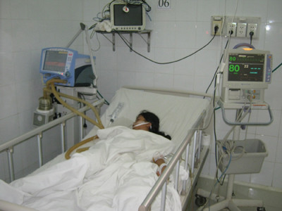 Mẹ ép hai con uống thuốc sâu tự tử