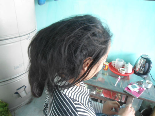 Người phụ nữ Hải Dương khổ sở với mái tóc 'sư tử'