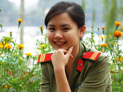 Cô gái muốn kết bạn với bộ đội hải quân