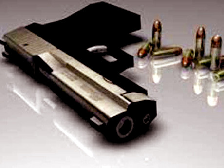 Vi phạm giao thông, rút súng chĩa vào công an